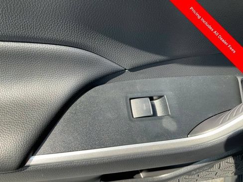 Used 2025 Toyota RAV4 XLE FWD image 22