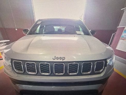 Used 2025 Jeep Compass Sport AWD/4WD image 2