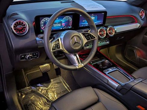 Certified 2025 Mercedes-Benz GLB 250 image 10