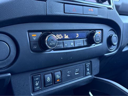 Used 2022 Nissan Frontier SV image 7