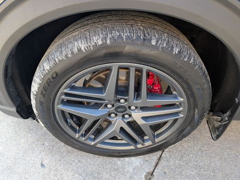 Used 2025 Ford Explorer ST image 11