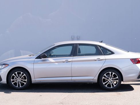 Used 2025 Volkswagen Jetta Sport FWD image 21