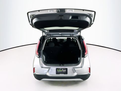 Used 2025 Kia Soul LX w/ LX Technology Package FWD image 27
