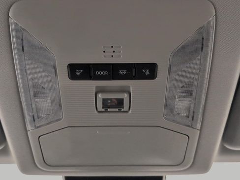 Used 2025 Toyota RAV4 LE AWD/4WD image 18