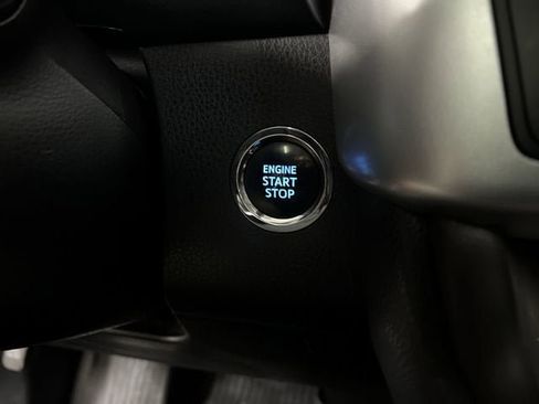Used 2018 Toyota Highlander XLE AWD/4WD image 16