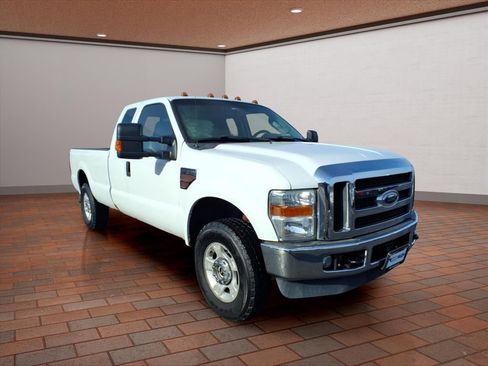 Used 2010 Ford F250 XL image 2