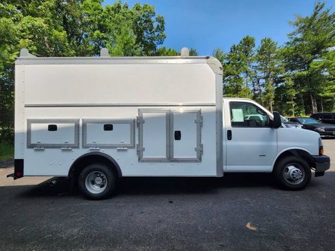 Used 2022 Chevrolet Express 3500 w/ Power Convenience Package RWD image 6
