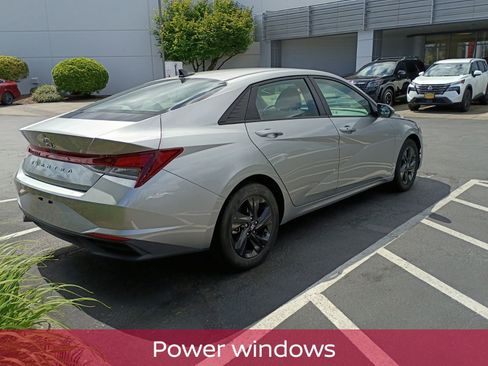 Used 2021 Hyundai Elantra SEL w/ Preferred Accessory Package FWD image 5