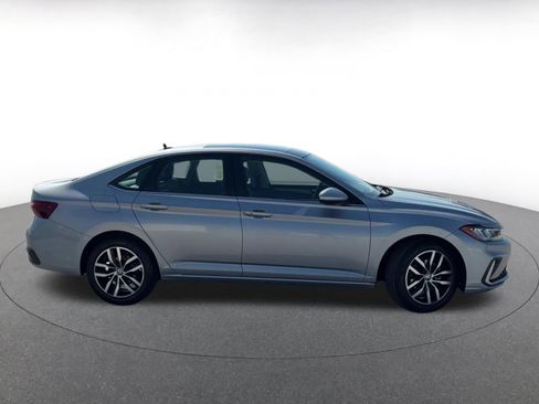 Used 2025 Volkswagen Jetta SE image 16