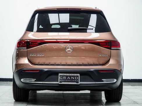 Used 2023 Mercedes-Benz EQB 300 4MATIC w/ Exclusive Package image 12