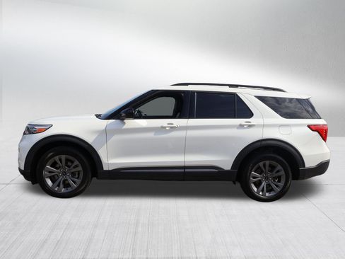 Used 2022 Ford Explorer XLT w/ Equipment Group 202A AWD/4WD image 4