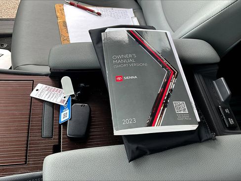 Used 2023 Toyota Sienna XLE image 12
