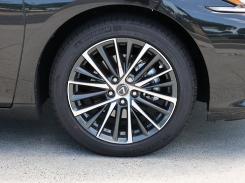 Used 2025 Lexus ES 300h w/ Premium Package FWD image 11