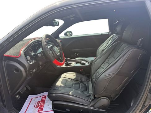 Used 2017 Dodge Challenger SXT RWD image 9