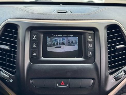 Used 2015 Jeep Cherokee Latitude w/ Cold Weather Group AWD/4WD image 4
