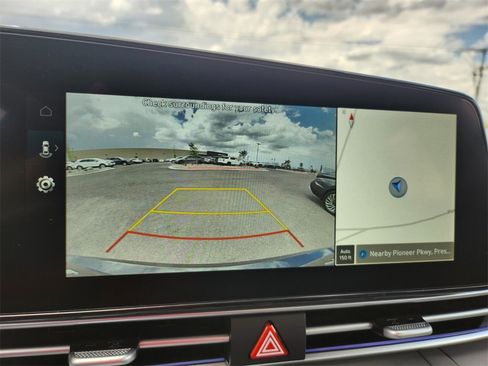 New 2025 Hyundai Elantra SEL image 17