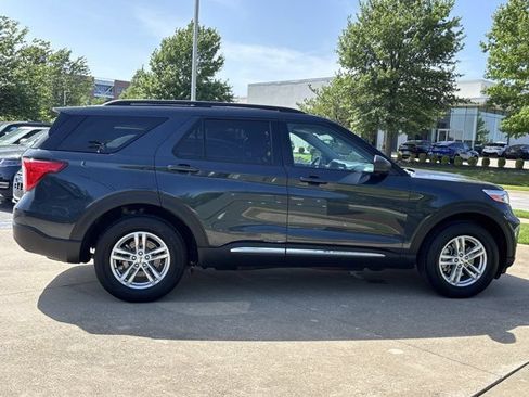 Used 2023 Ford Explorer XLT AWD/4WD image 2