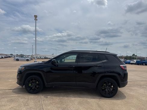 Used 2025 Jeep Compass Latitude w/ Altitude Special Edition AWD/4WD image 13