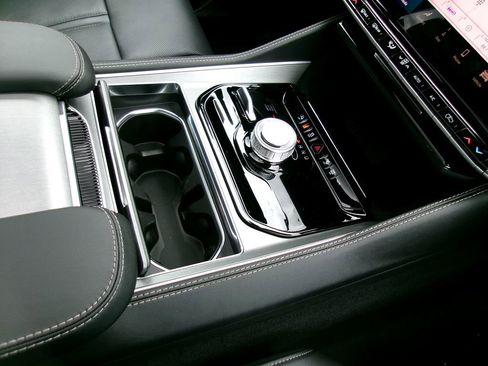 New 2026 Jeep Grand Wagoneer Limited AWD/4WD image 13