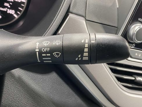 Used 2024 Nissan Altima 2.5 SR FWD image 25