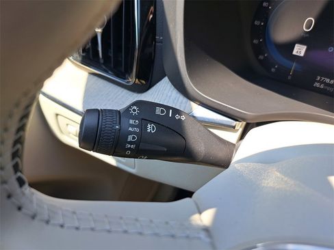 Used 2022 Volvo XC60 B6 Inscription w/ Advanced Package image 21