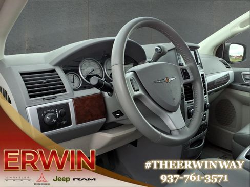Used 2010 Chrysler Town & Country Touring FWD image 14
