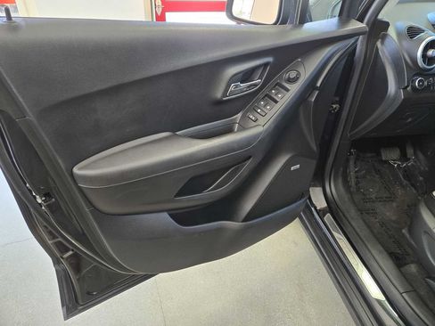 Used 2016 Chevrolet Trax LTZ w/ Midnight Edition AWD/4WD image 11