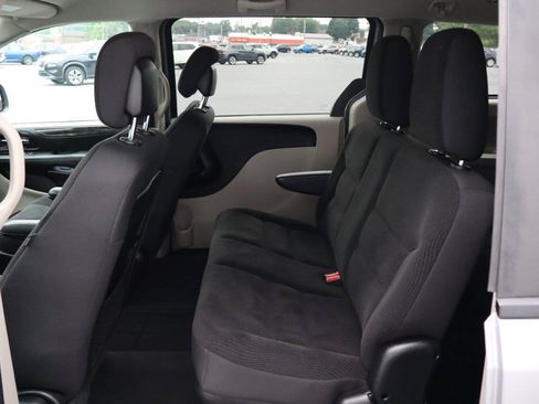 Used 2018 Dodge Grand Caravan SE w/ UConnect Hands-Free Group FWD image 5