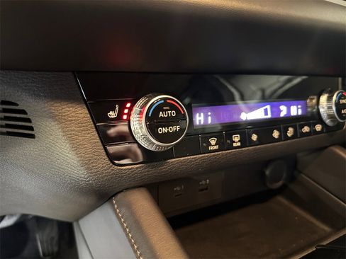 Used 2023 Mitsubishi Outlander SE image 30