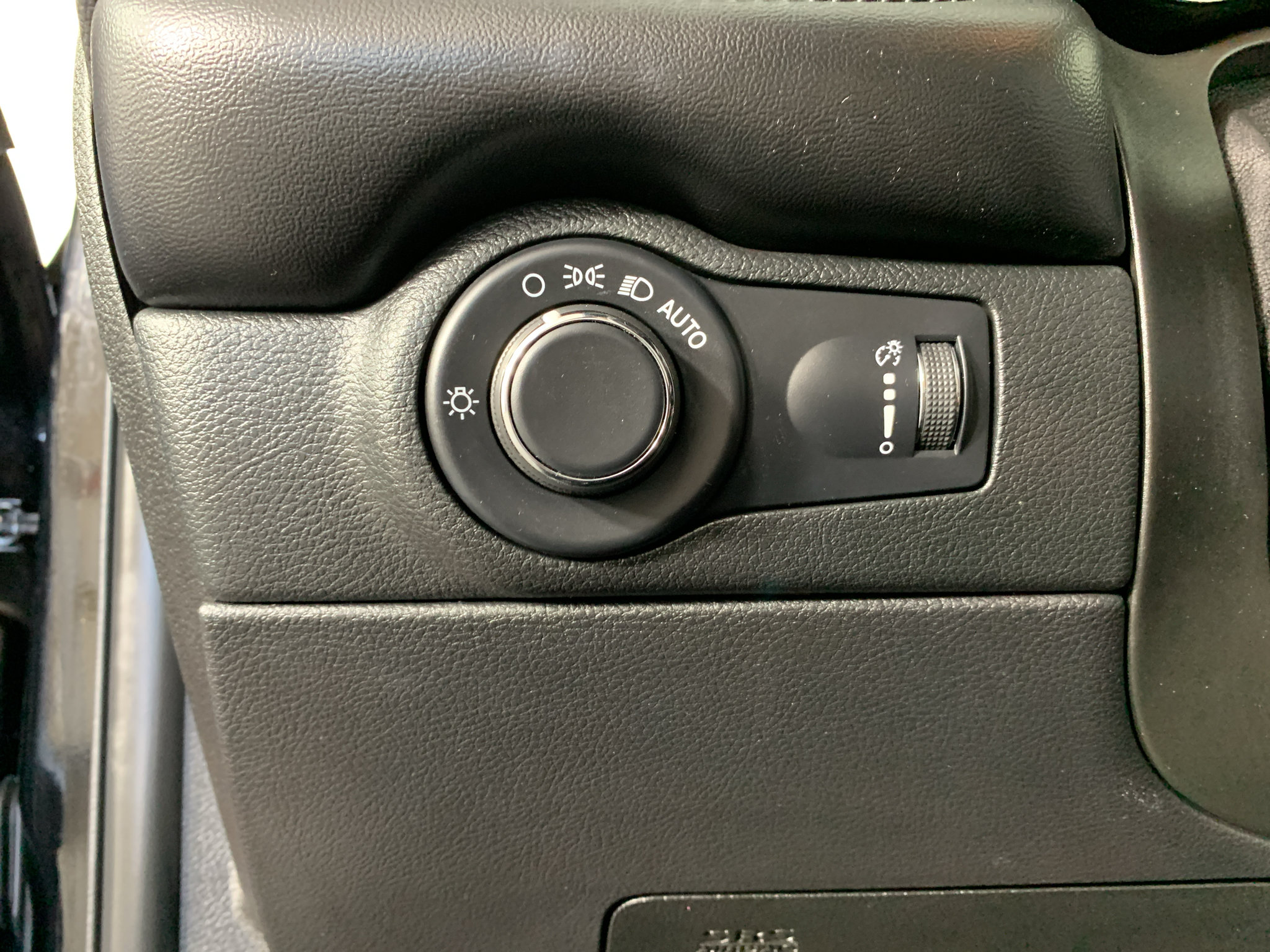 Used 2023 Dodge Durango SXT RWD image 16