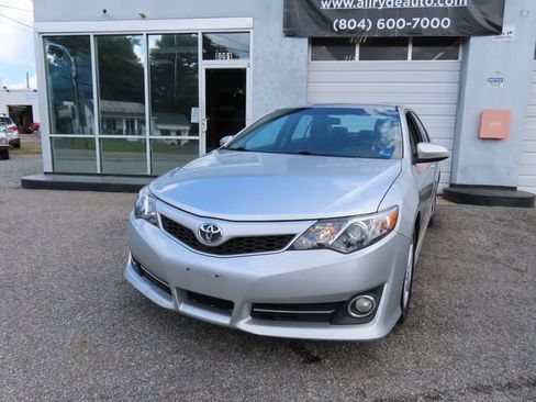 Used 2012 Toyota Camry SE FWD image 2