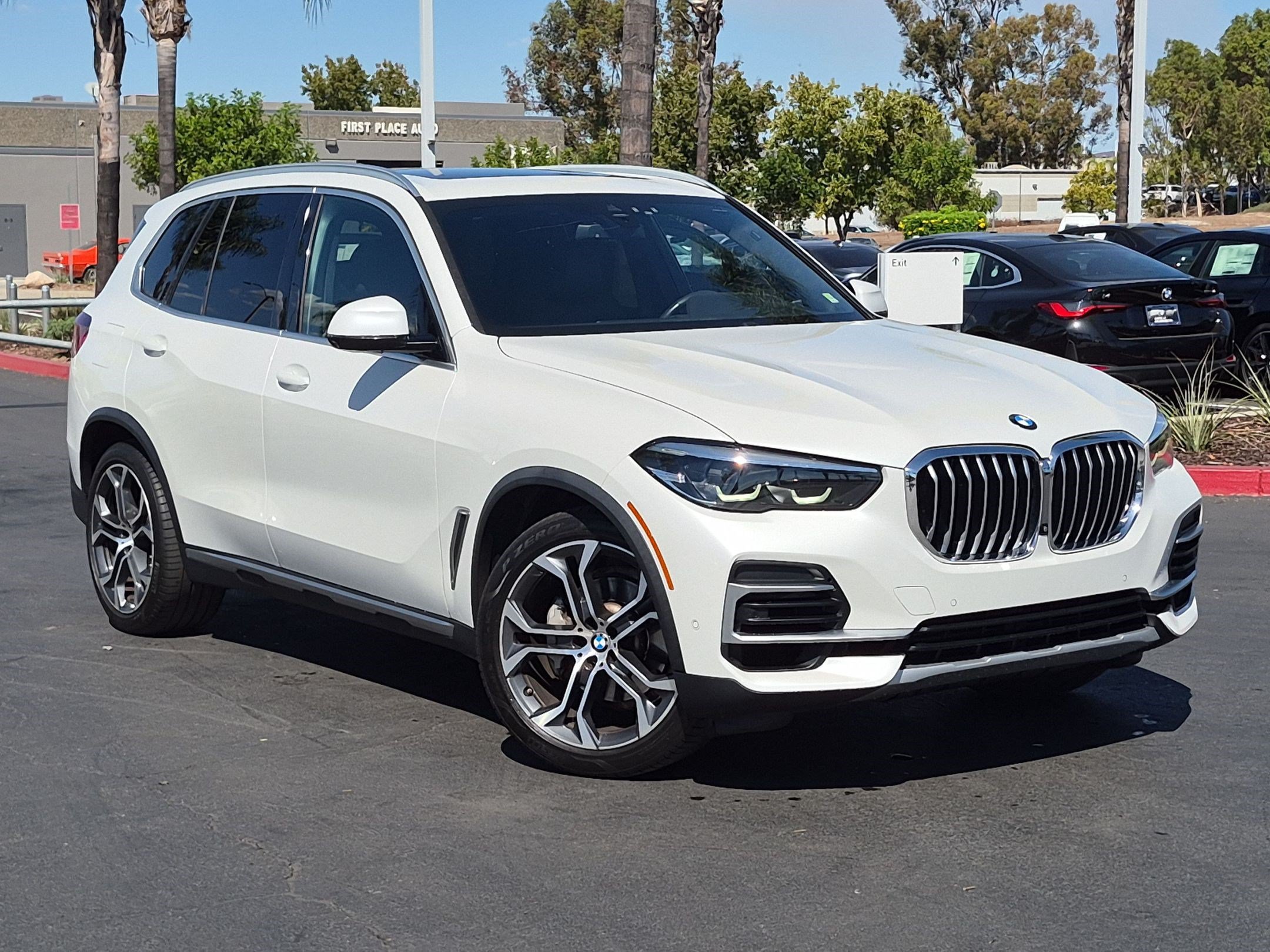 Certified 2022 BMW X5 xDrive40i w/ Climate Comfort Package AWD/4WD image 2