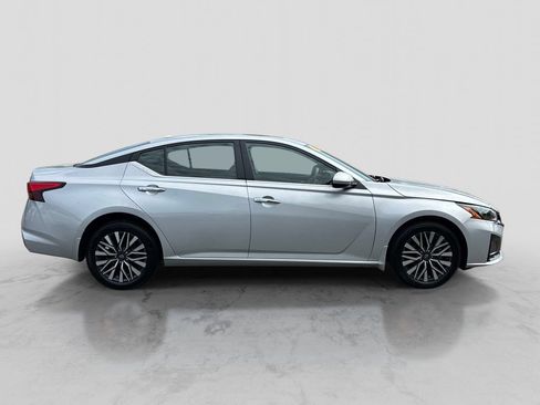 Certified 2024 Nissan Altima 2.5 SV w/ SV Premium Package AWD/4WD image 8