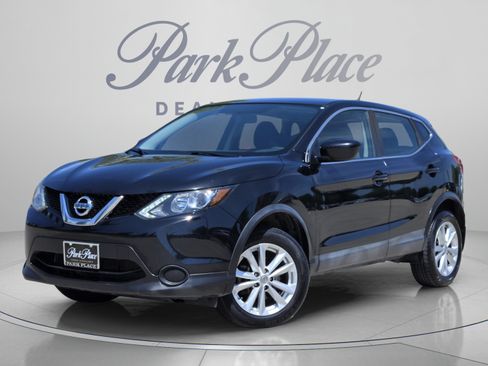 Used 2018 Nissan Rogue Sport S w/ S Appearance Package FWD image 1