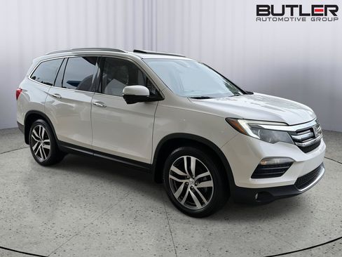Used 2017 Honda Pilot Touring image 8