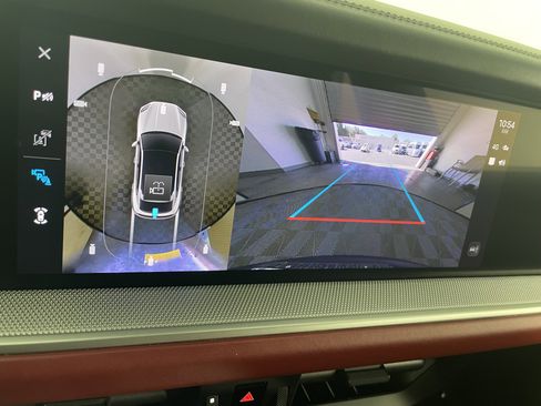 Used 2024 Porsche Cayenne Coupe image 24