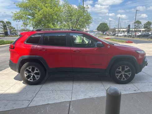 Used 2017 Jeep Cherokee Trailhawk AWD/4WD image 6