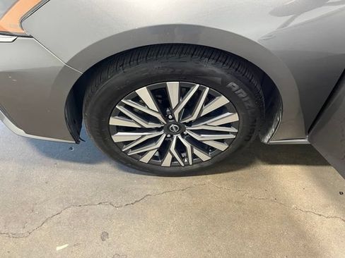Used 2024 Nissan Altima 2.5 SV FWD image 31