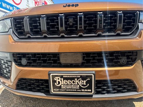 New 2026 Jeep Grand Cherokee Limited AWD/4WD image 10