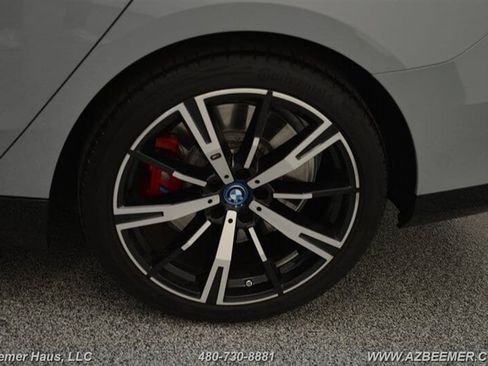 Used 2025 BMW 550e xDrive w/ Premium Package AWD/4WD image 51