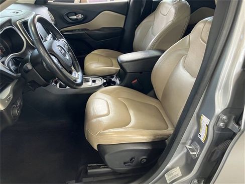 Used 2015 Jeep Cherokee Limited image 10