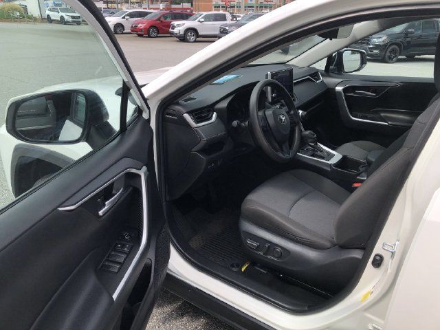 Used 2025 Toyota RAV4 XLE FWD image 13