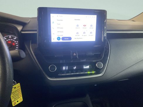 Used 2025 Toyota Corolla LE image 17