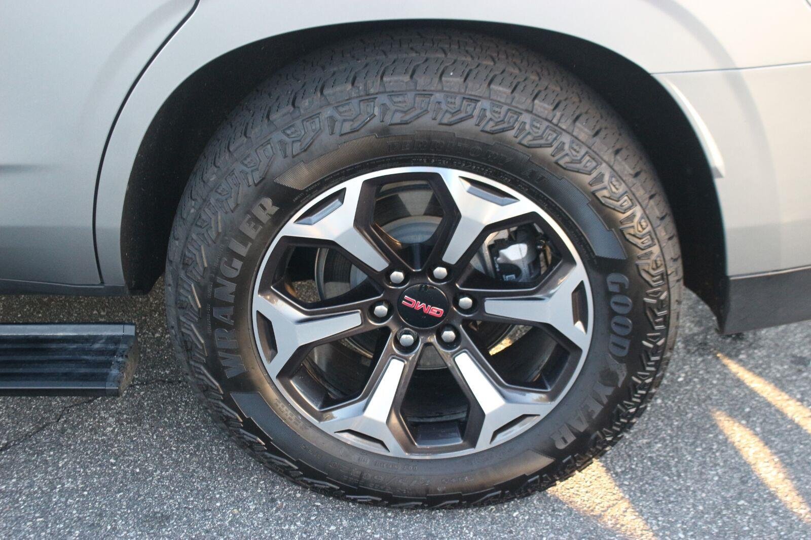 Used 2025 GMC Yukon AT4 Ultimate AWD/4WD image 45