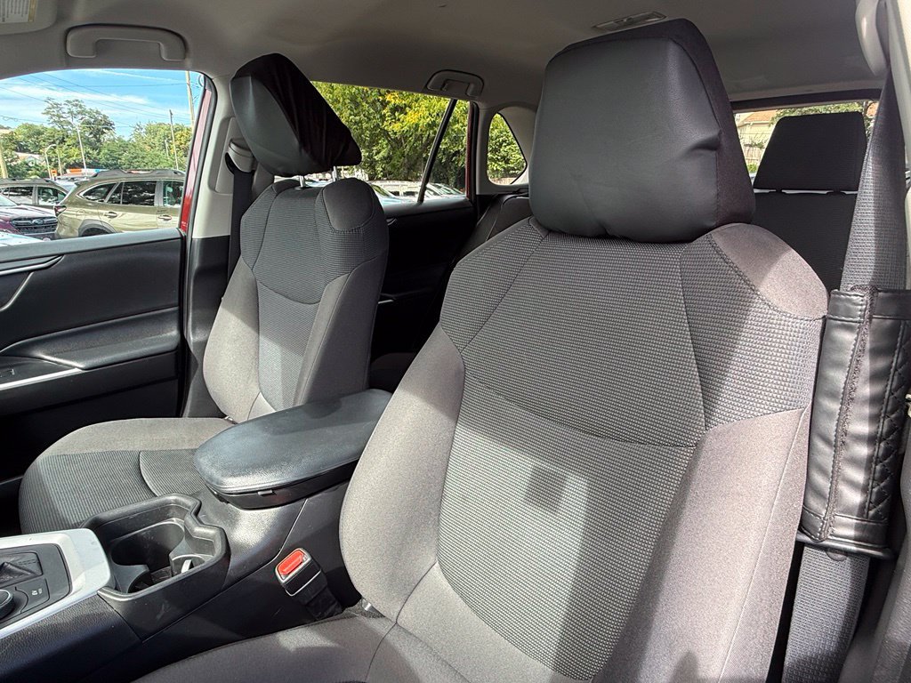 Used 2021 Toyota RAV4 LE AWD/4WD image 21