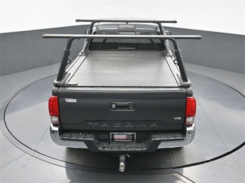 Used 2018 Toyota Tacoma SR5 image 32