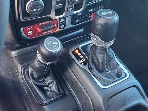 Used 2024 Jeep Wrangler Rubicon image 15