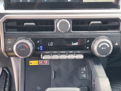 Used 2025 Toyota 4Runner TRD Off-Road Premium AWD/4WD image 19