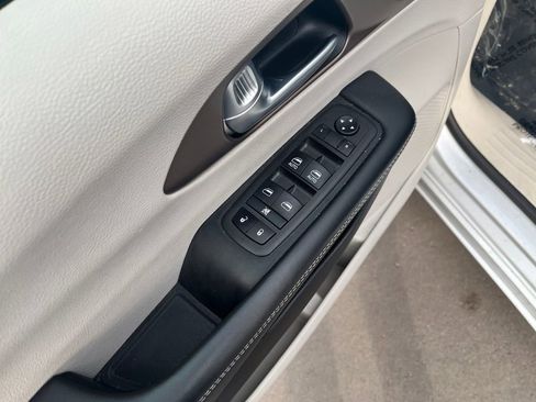 Used 2024 Chrysler Voyager LX FWD image 12