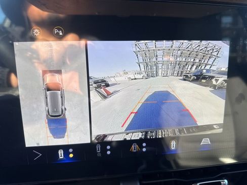 Used 2025 Chevrolet Equinox LT w/ Safety and Technology Package image 10